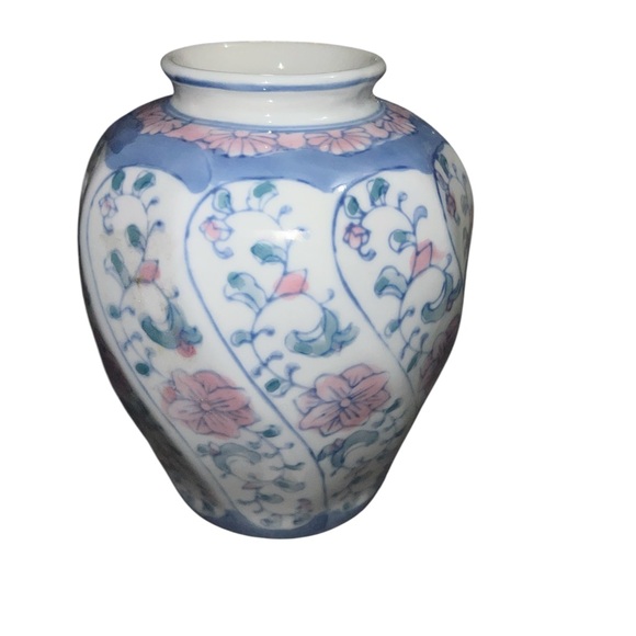 Vintage Chinese Porcelain Ginger Jar Vase Pink Blue Floral Chinoiserie